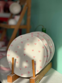 بشقاب تخت قلب صورتی سرامیک دستساز